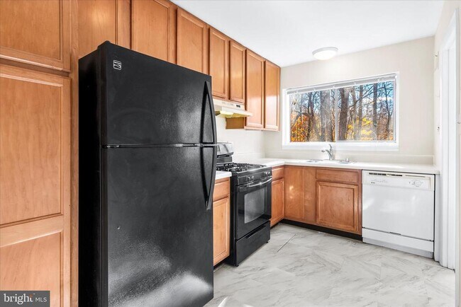 Building Photo - 10631 Weymouth St