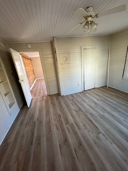 Building Photo - 833 Cumberland Dr