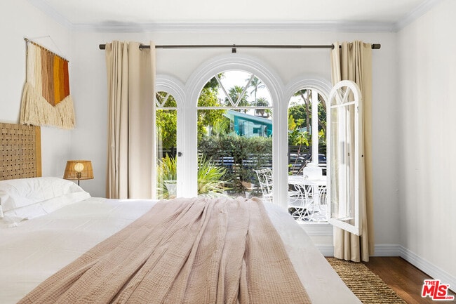 Building Photo - 639 Westbourne Dr