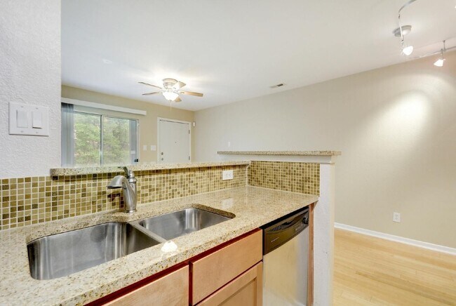 Building Photo - 3204 Menchaca Rd