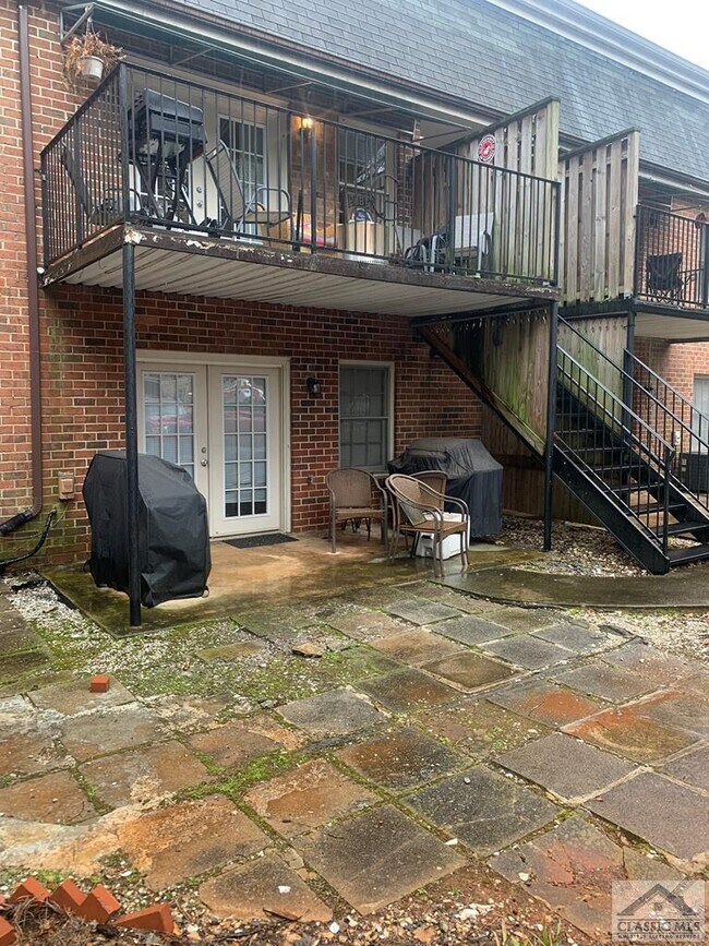 Building Photo - 350 S Pope St