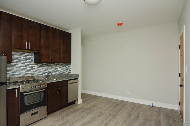 Building Photo - 426.5 W Belden Ave