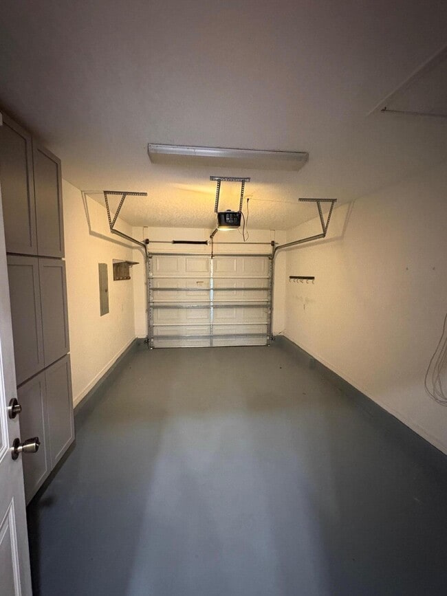 Building Photo - 2864 Shoffner Ave