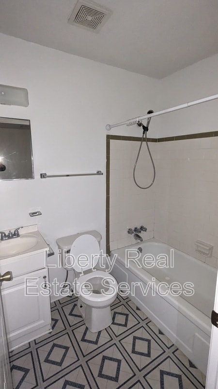 Building Photo - 125 Rolland St