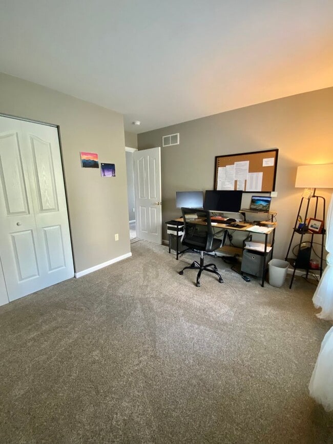 Building Photo - Picturesque Townhome in Ephrata