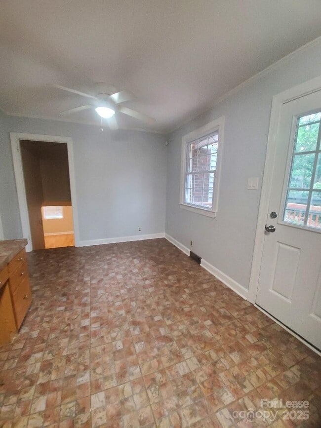 Building Photo - 4918 White Oak Rd
