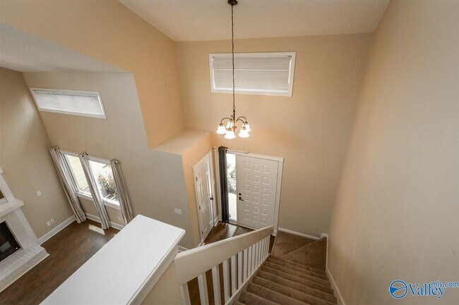 Building Photo - 14909 Clovercrest Dr SE
