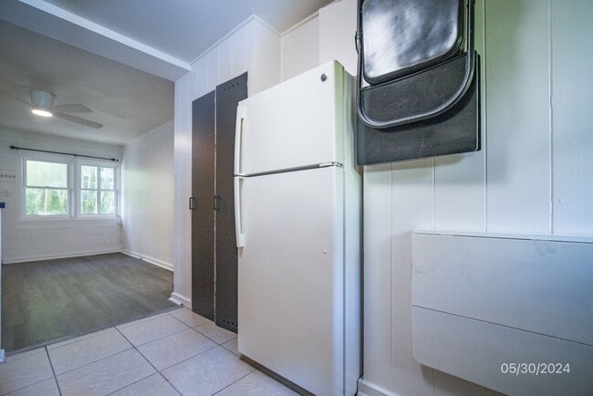 Building Photo - 2bd / 1ba / 1 assigned parking Condo in Co...
