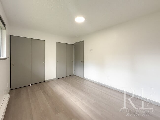 Building Photo - Bright 3BR Home on Amelia Ct | LVP Floors,...