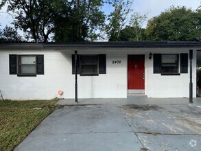 Building Photo - Large, spacious 4/2 w/ BONUS room. New pai...