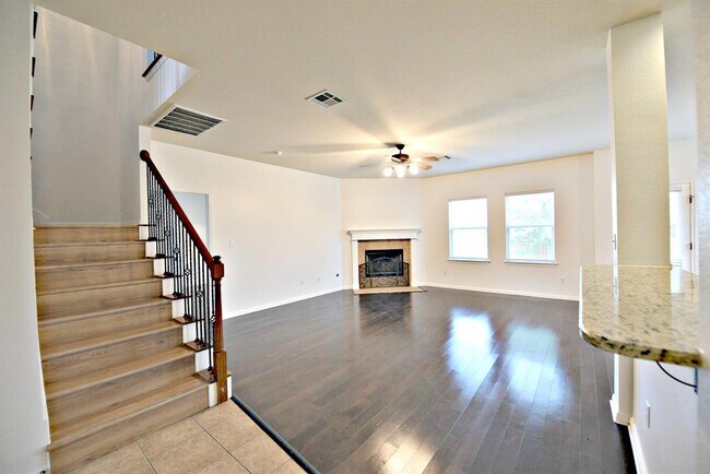 Building Photo - 15012 Fernhill Dr