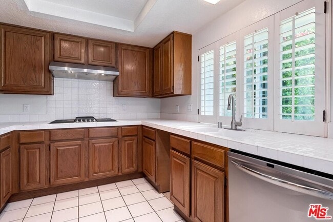 Building Photo - 7557 W 82nd St