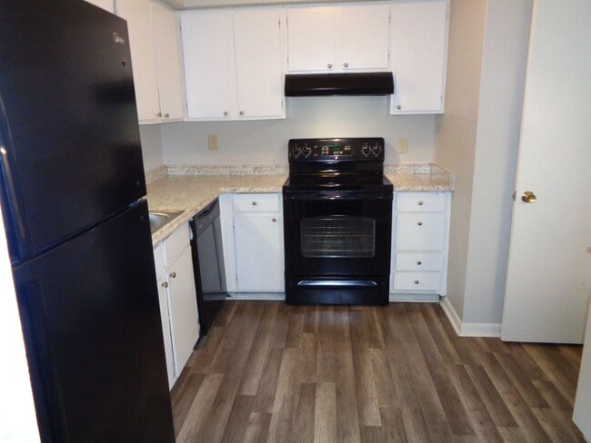 Building Photo - Heather Hills-Townhouse For Rent