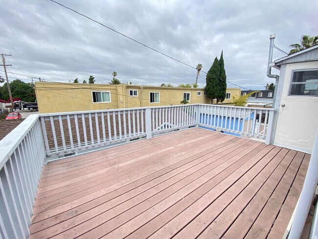 Building Photo - CHARMING NORTH PARKING ONE BEDROOM! LARGE ...