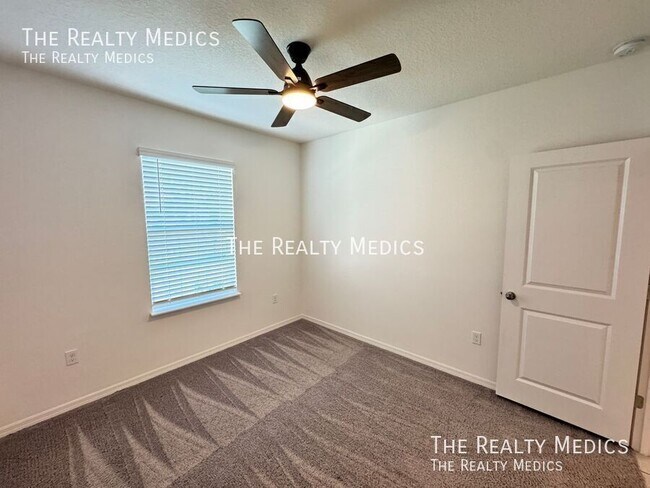Building Photo - 320 Mariana Way