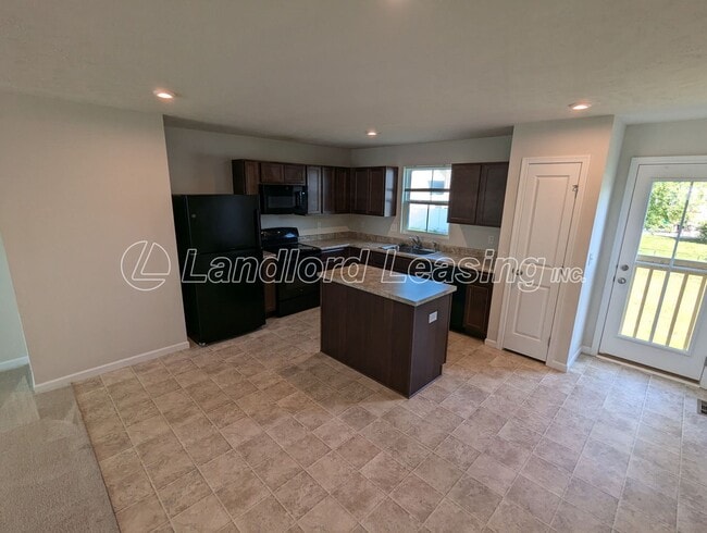 Building Photo - Martin's Run Colonial in Amherst School Di...