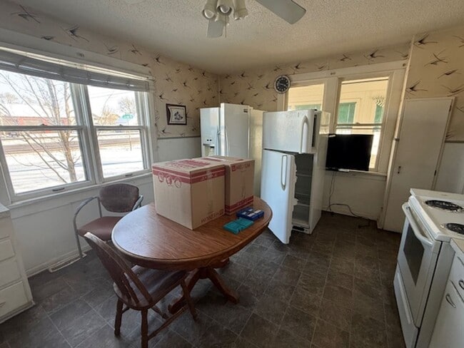 Building Photo - Single Family Home Available for Rent!