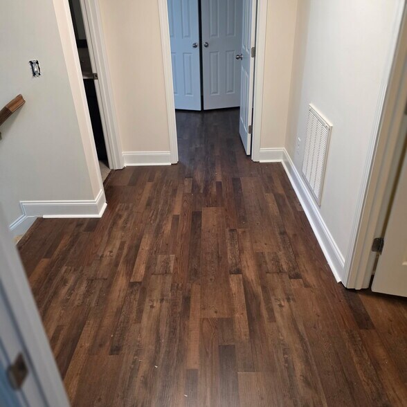 Building Photo - 466 Carriage House Ln