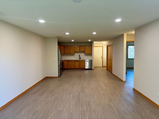 Building Photo - Updated One Level 2 Bedroom Townhome