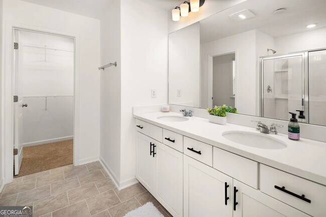 Building Photo - 1802 Oberlin Dr