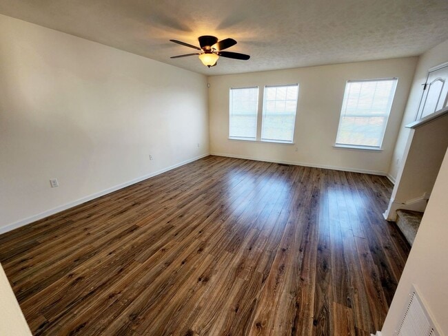 Building Photo - 3 bed/2.5 bath Townhouse in Westover - Ava...