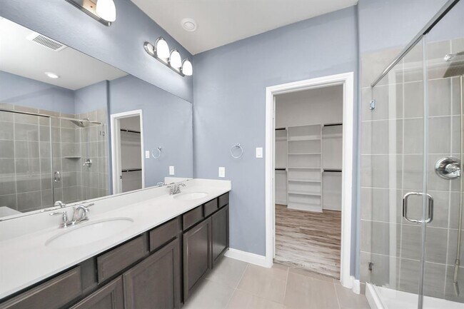 Building Photo - 931 Barstow Dr