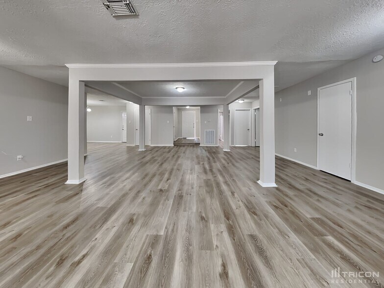 Building Photo - 10406 Overview Dr