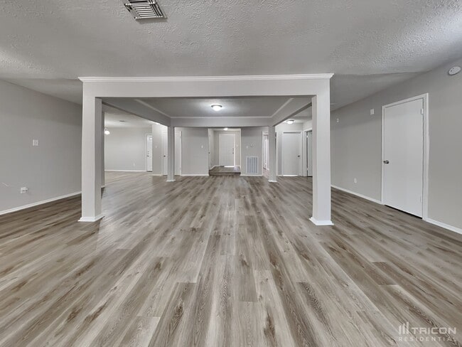 Building Photo - 10406 Overview Dr