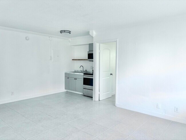 Building Photo - 531 C St