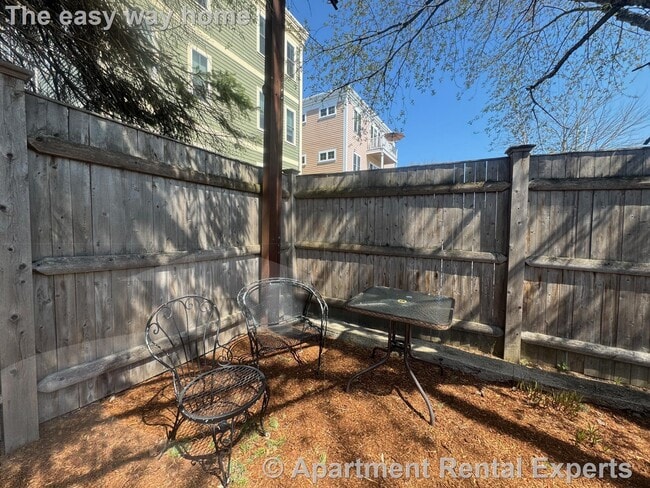 Building Photo - 516 R Somerville Ave