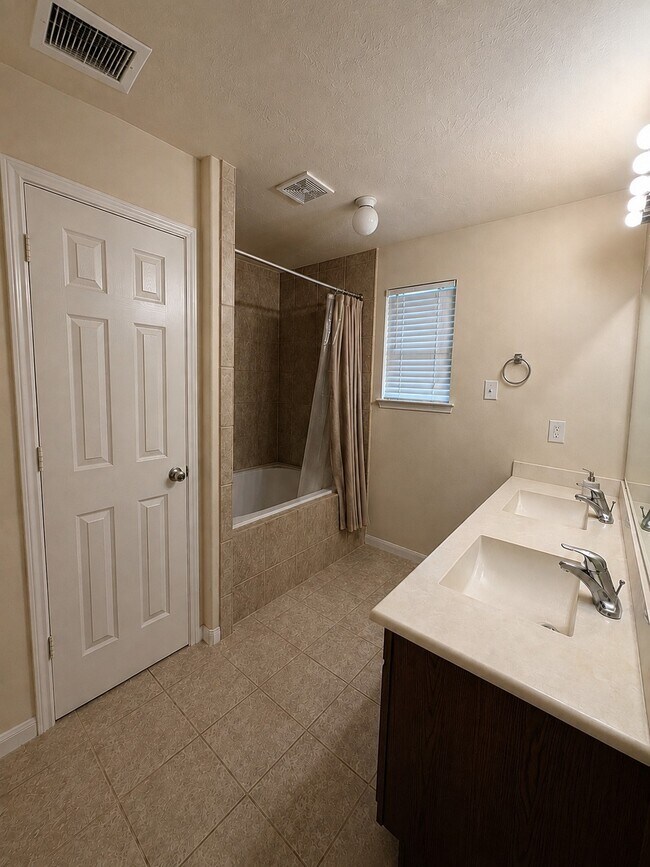 Building Photo - 8327 Lamond Ln
