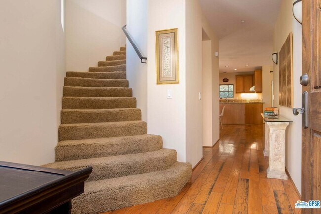 Building Photo - 443 Villaggio N