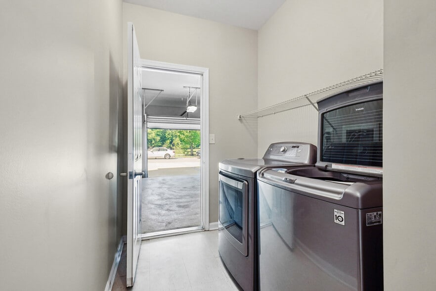 Laundry Room to Garage - 401 Waterview Ct