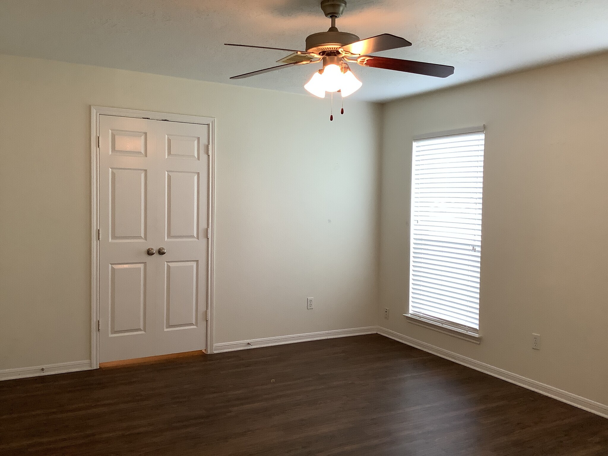 Building Photo - 13049 Skyline Dr