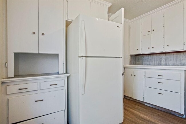 Building Photo - 2812 S Broadway Ave