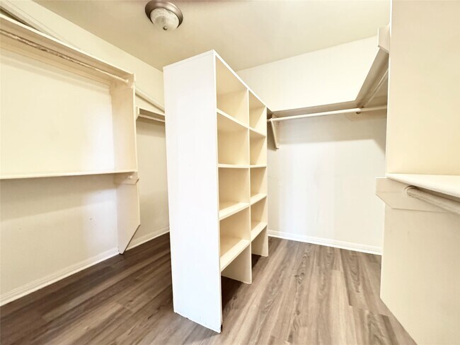 Building Photo - 4510 Colony Hills Dr