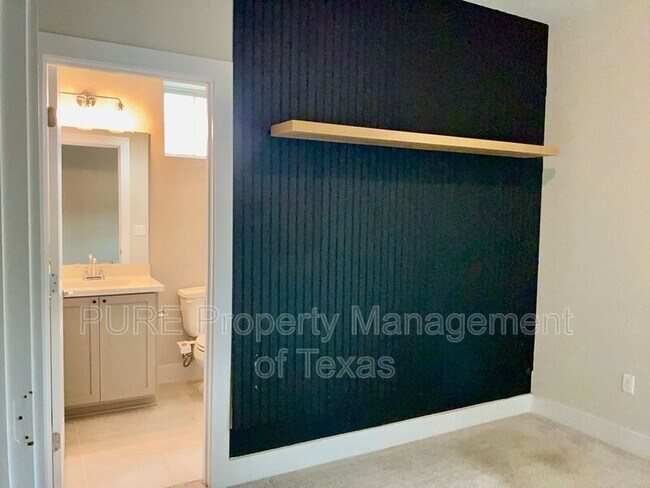 Building Photo - 8315 Laughlin Ln