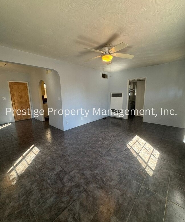 Building Photo - Tucson's Hidden Treasure!!