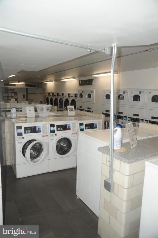 Building Photo - 10401 Grosvenor Pl