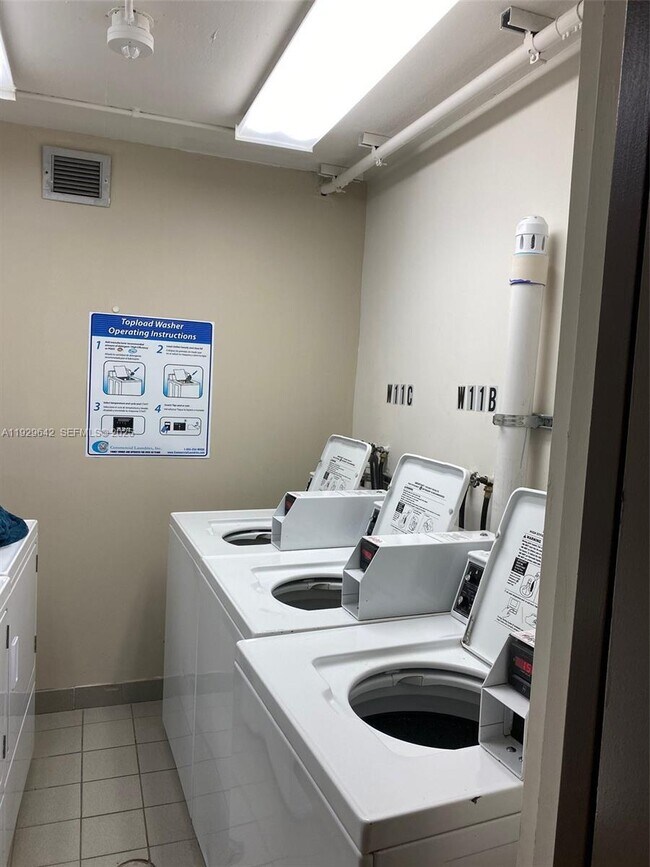 Building Photo - 555 NE 15th St