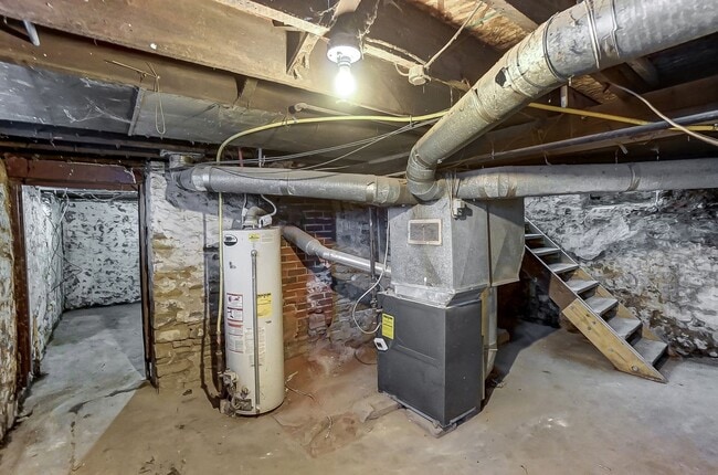 Building Photo - Three Bedroom Home in Hamilton!