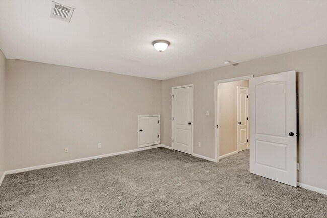 Building Photo - 219 Kickham Ln