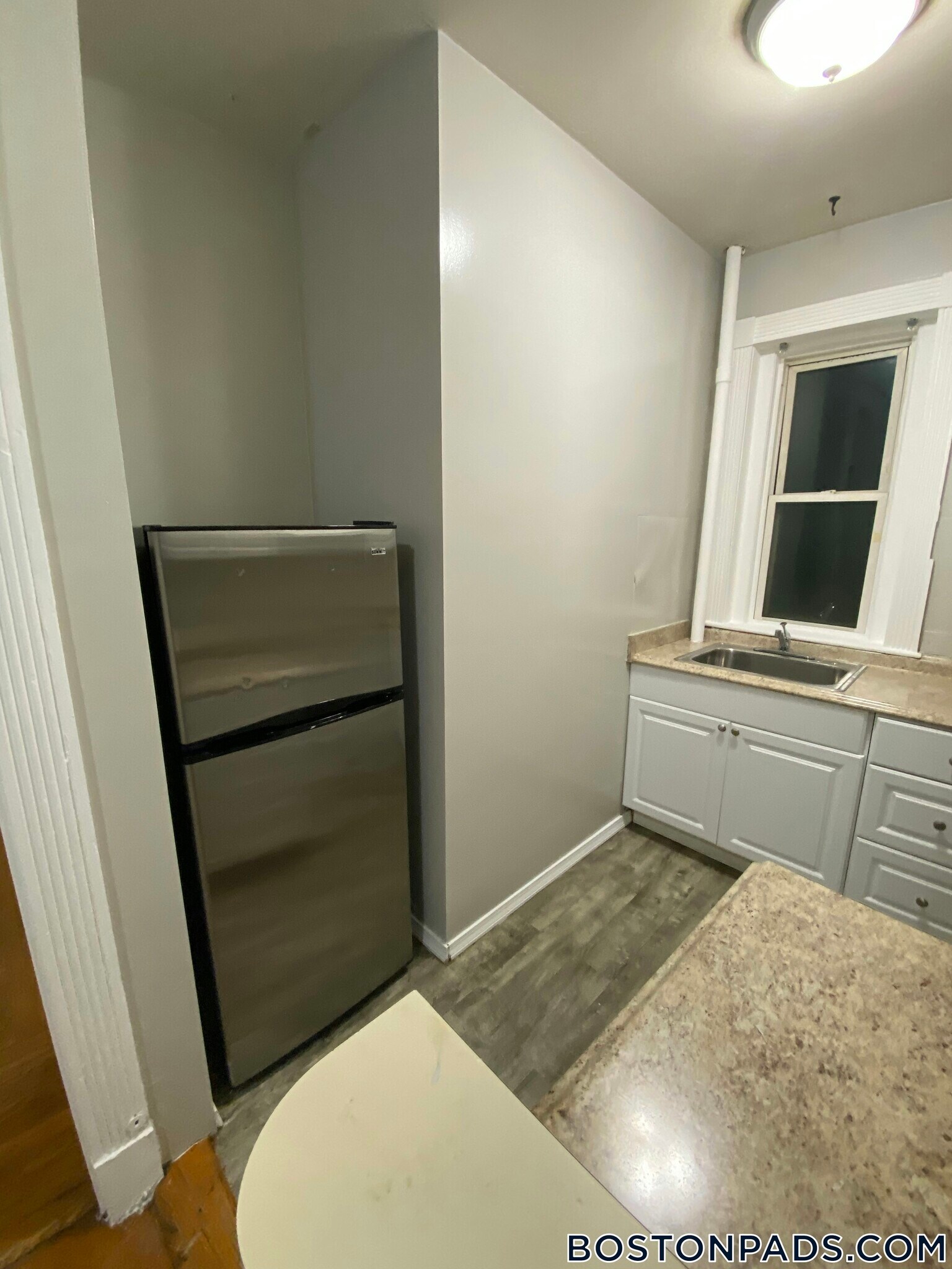 Building Photo - 463 Park Dr