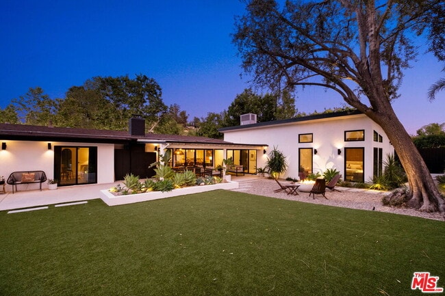 Building Photo - 4735 Degovia Ave
