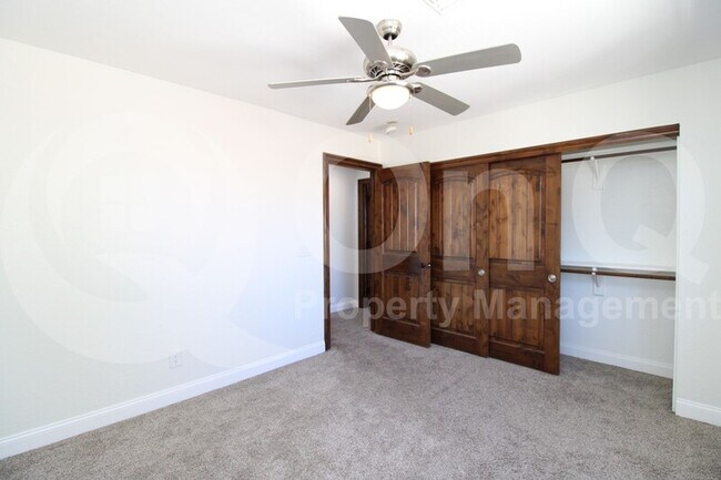 Building Photo - 563 E Krista Way