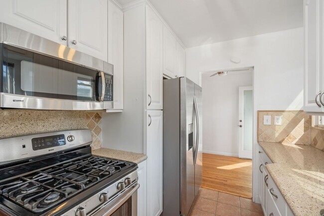 Building Photo - 11248 La Maida St