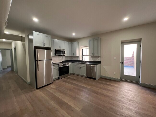 Primary Photo - 160 Seabury St