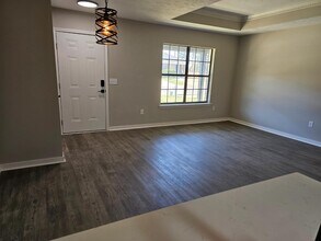 Building Photo - 106 Brendalwood Ln