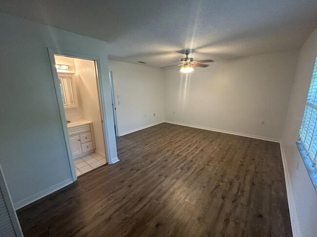 Building Photo - 106 S Primrose Dr