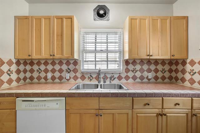 Building Photo - 6025 Lewis St